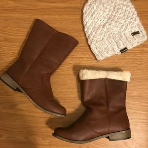 Cozy winter boots w/ adjustable fur lining